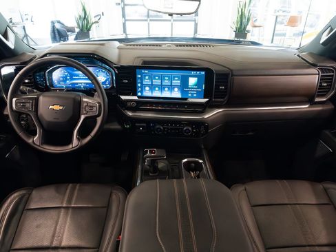 Used 2023 Chevrolet Silverado 1500 High Country w/ High Country Premium Package AWD/4WD image 8