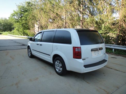 Used 2010 Dodge Grand Caravan FWD image 10