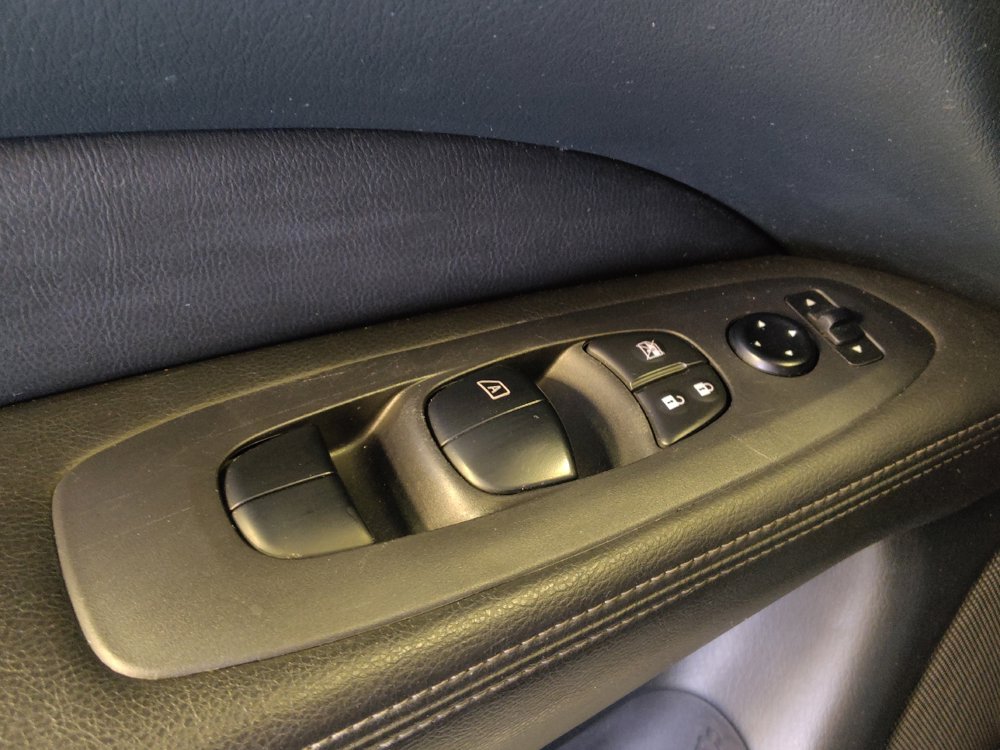 Used 2020 Nissan Pathfinder S FWD image 27