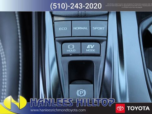 Used 2025 Toyota Camry SE FWD image 19