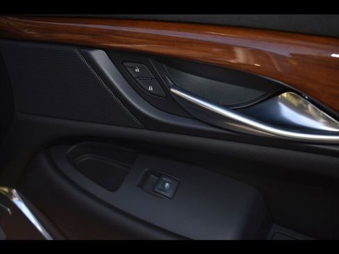Used 2017 Cadillac Escalade Luxury image 37