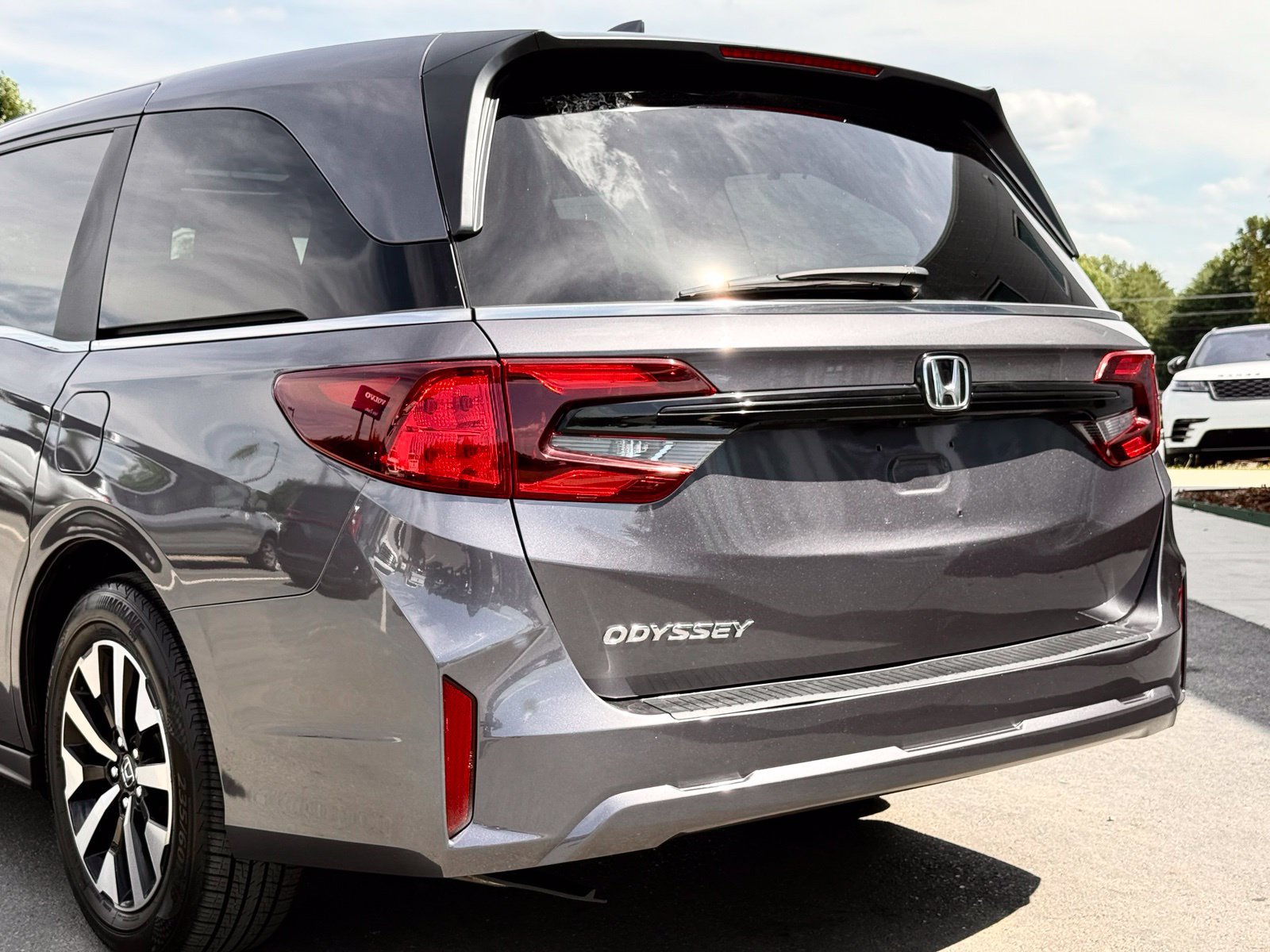 Used 2025 Honda Odyssey EX-L image 9