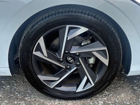 Used 2025 Hyundai Elantra SEL FWD image 24