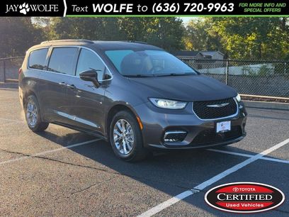 Used 2022 Chrysler Pacifica Touring-L w/ Uconnect Theater Family Group