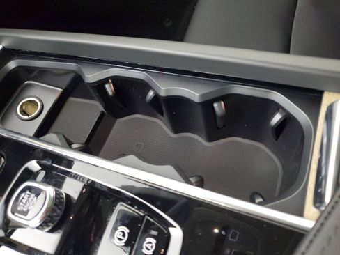 New 2027 Volvo XC60 B5 Plus AWD/4WD image 31