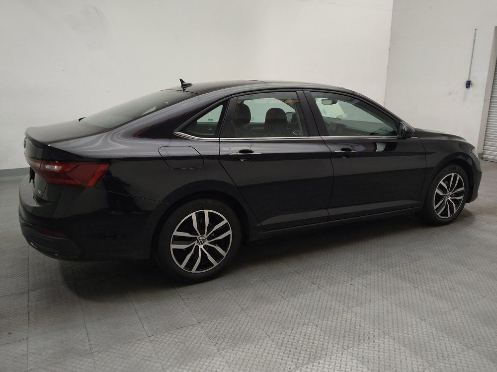 Used 2025 Volkswagen Jetta SE FWD image 10