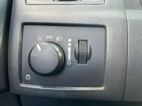 Used 2008 Chrysler 300 LX RWD image 18