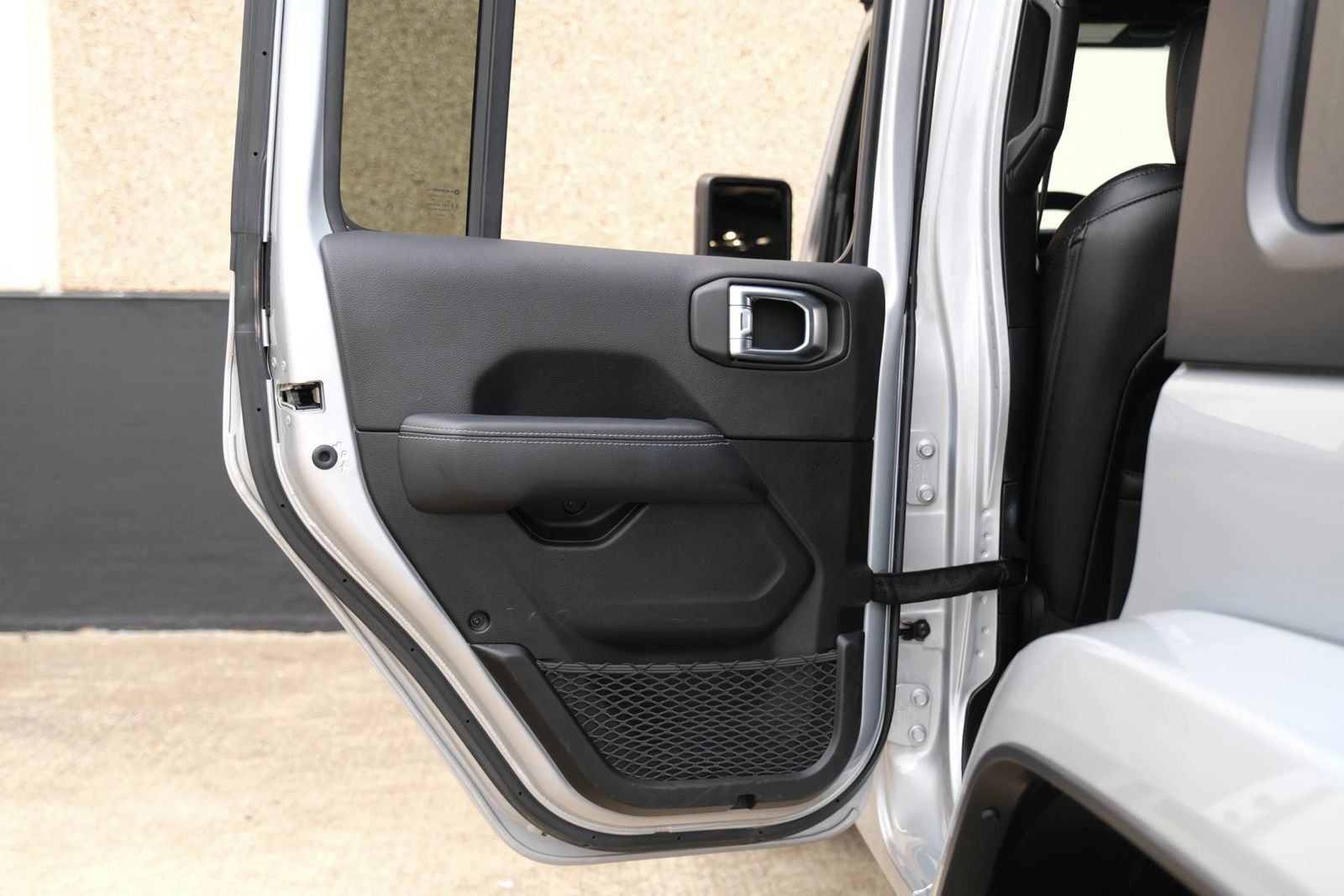 Used 2023 Jeep Wrangler Unlimited Sahara AWD/4WD image 23