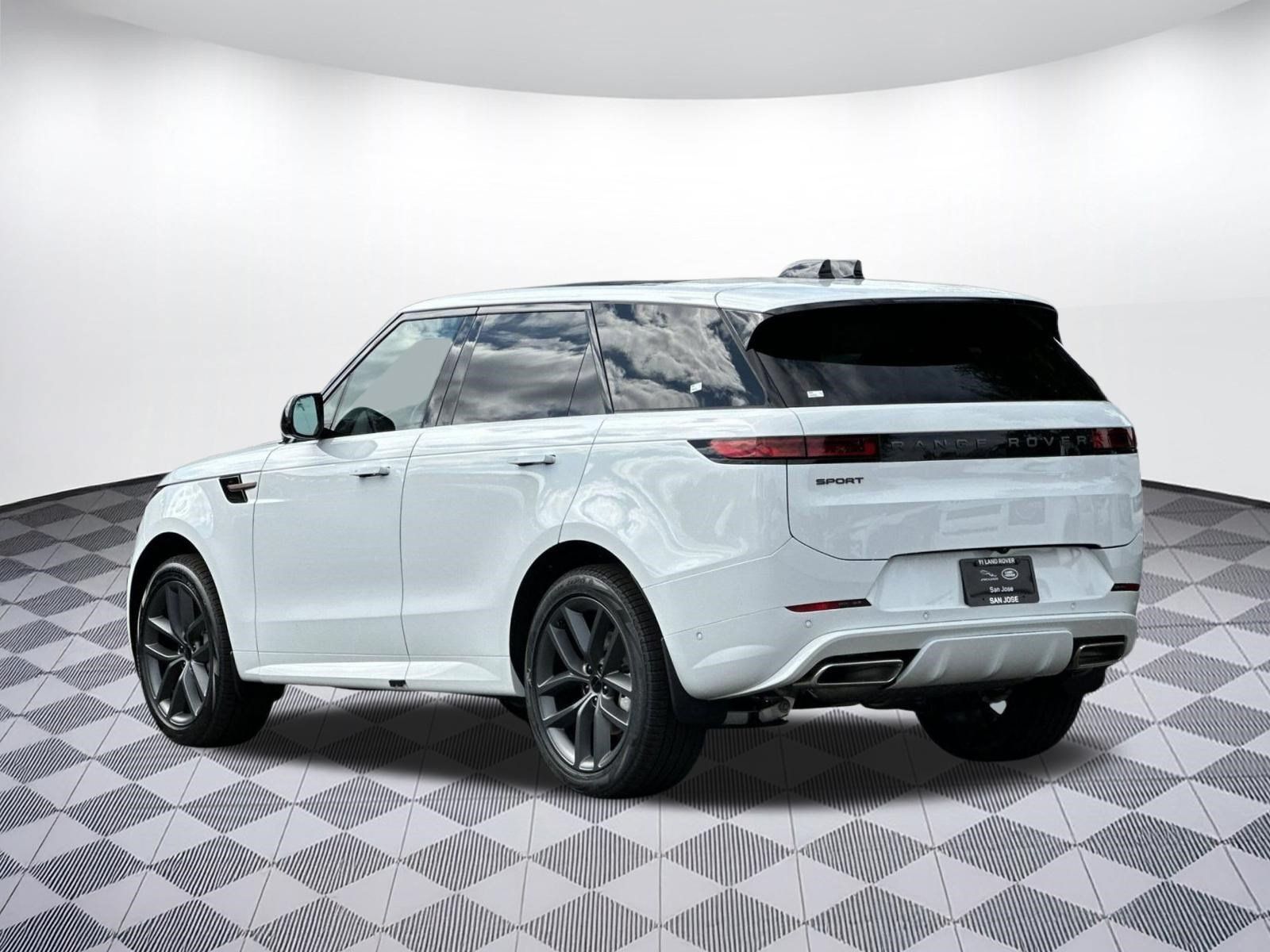 New 2026 Land Rover Range Rover Sport Dynamic SE AWD/4WD image 3