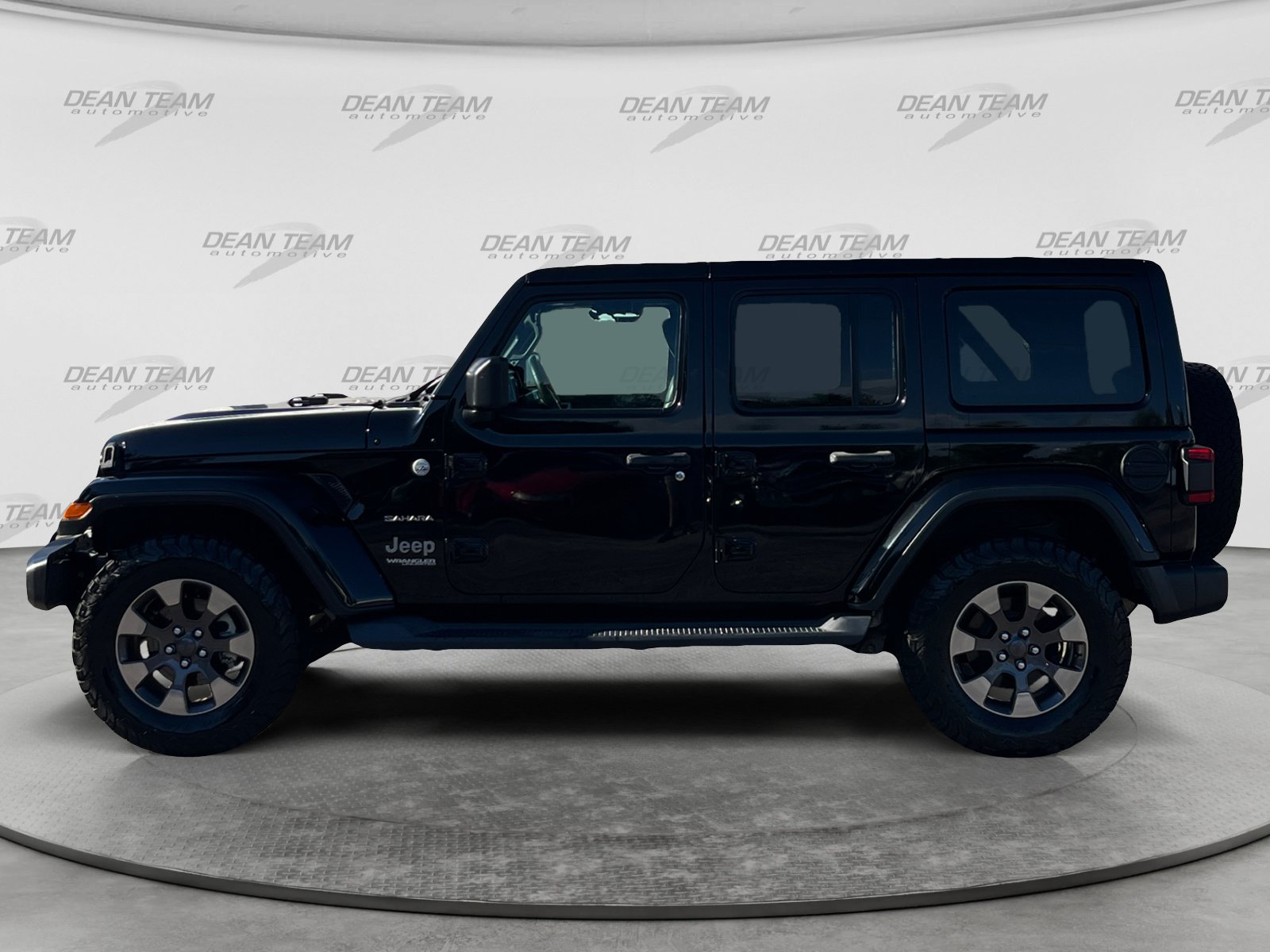 Used 2018 Jeep Wrangler Unlimited Sahara w/ Dual Top Group AWD/4WD image 4