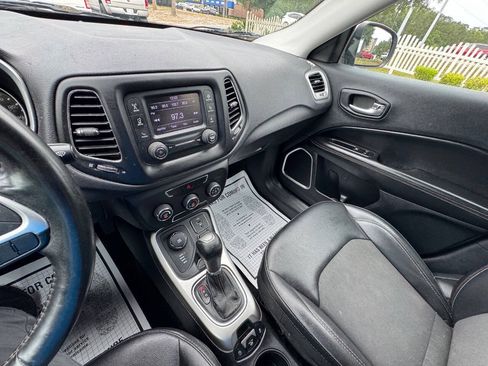 Used 2018 Jeep Compass Latitude AWD/4WD image 19