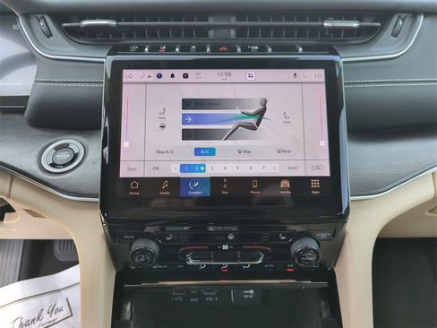 Used 2022 Jeep Grand Cherokee Limited image 34