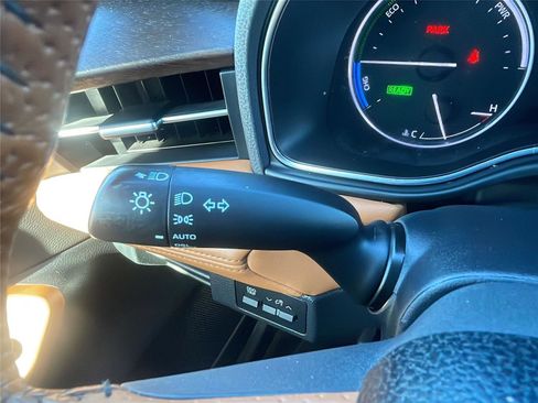 Used 2019 Toyota Avalon Limited image 23