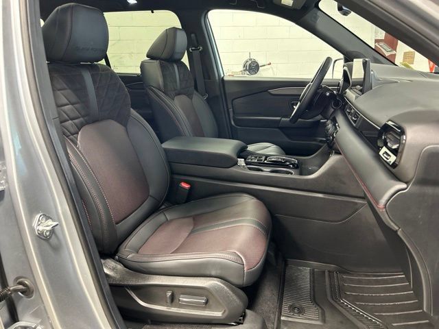 Certified 2026 Honda Pilot Black Edition image 14