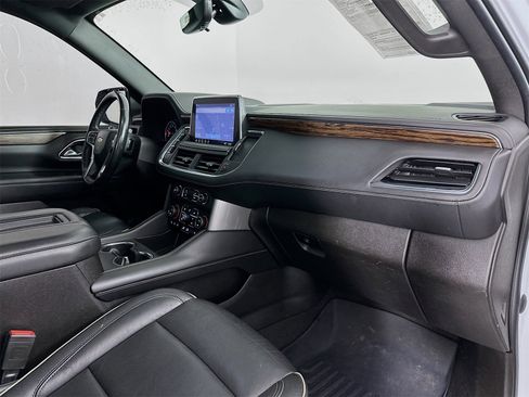 Used 2021 Chevrolet Suburban Premier w/ Premium Package image 32