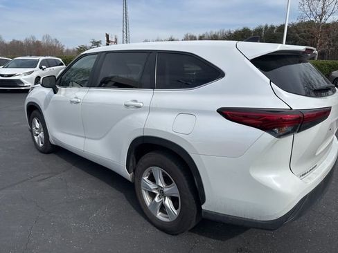 Used 2023 Toyota Highlander LE image 6