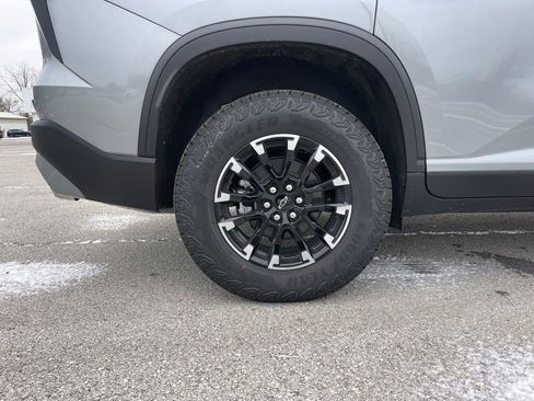 Used 2025 Chevrolet Traverse Z71 w/ Driver Confidence Package image 11