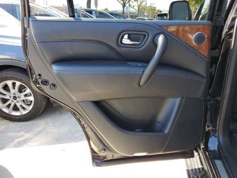 Used 2019 INFINITI QX80 Luxe image 12
