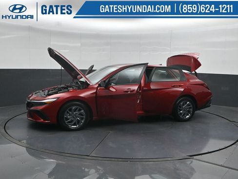 Certified 2024 Hyundai Elantra SEL FWD image 55