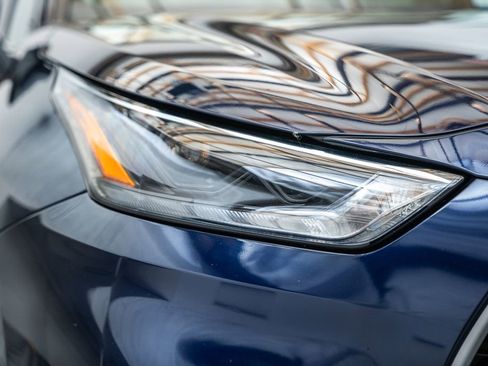 Used 2022 Toyota Highlander XLE AWD/4WD image 15
