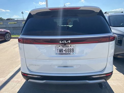 Used 2024 Kia Carnival LX FWD image 7