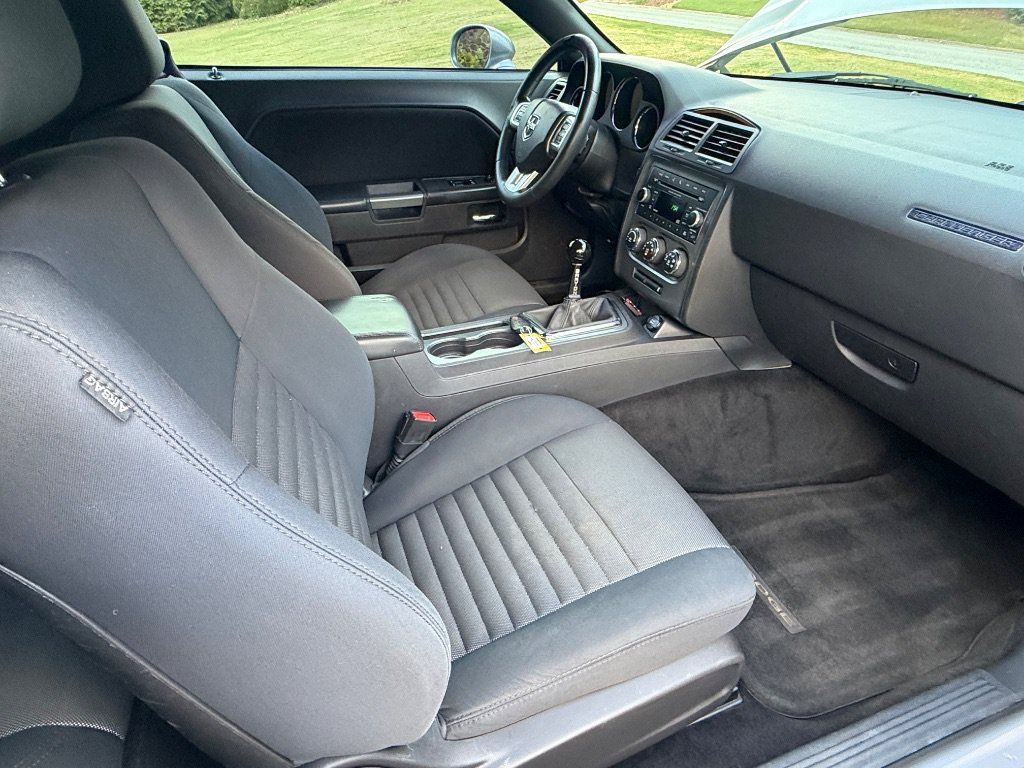 Used 2014 Dodge Challenger R/T RWD image 19