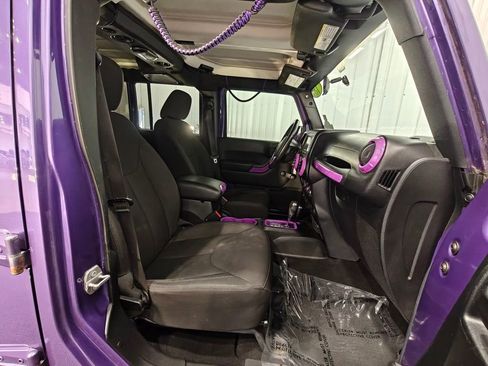 Used 2018 Jeep Wrangler Unlimited Sport w/ Connectivity Group AWD/4WD image 22