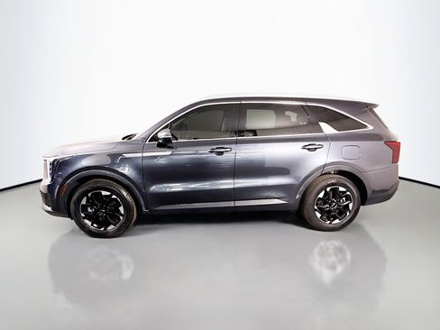 Used 2024 Kia Sorento S w/ Panoramic Sunroof Package image 6