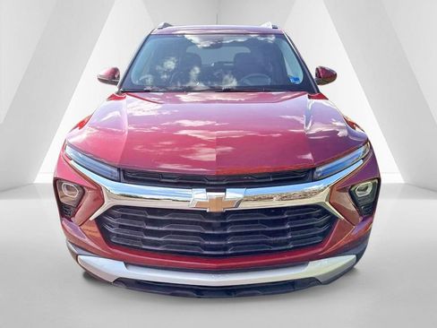 Used 2025 Chevrolet TrailBlazer LT FWD image 2