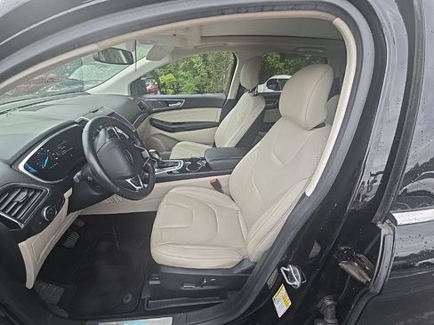 Used 2018 Ford Edge Titanium w/ Equipment Group 301A FWD image 11