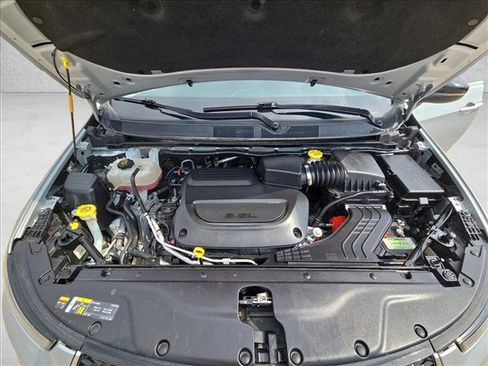 Used 2024 Chrysler Pacifica Touring-L FWD image 21