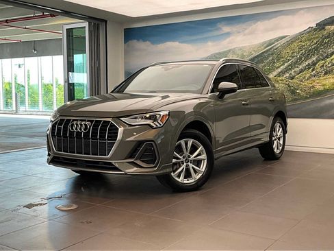 Used 2023 Audi Q3 2.0T Premium w/ Convenience Package AWD/4WD image 3