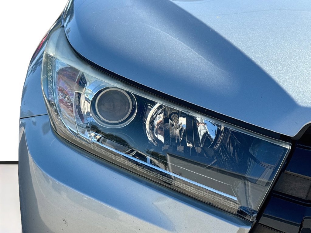 Used 2018 Toyota Highlander SE FWD image 38