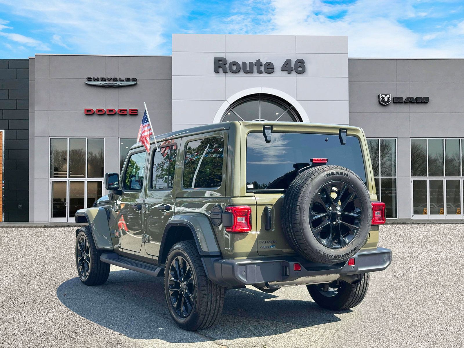 Used 2025 Jeep Wrangler Unlimited Sahara w/ Safety Group AWD/4WD image 4
