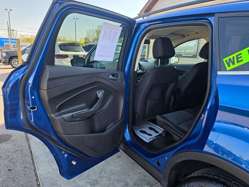 Used 2017 Ford Escape SE w/ Equipment Group 201A FWD image 11