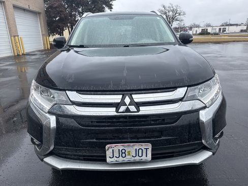 Used 2018 Mitsubishi Outlander GT image 2
