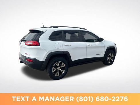 Used 2017 Jeep Cherokee Trailhawk AWD/4WD image 5