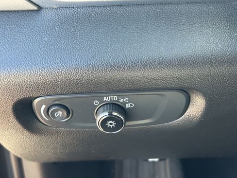 Used 2021 Chevrolet Traverse LS FWD image 19