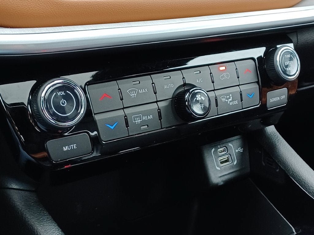 Used 2025 Jeep Compass Limited w/ Sun & Sound Group AWD/4WD image 20
