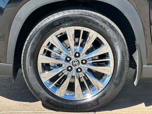 Certified 2025 Toyota Grand Highlander AWD image 35