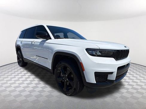 Used 2025 Jeep Grand Cherokee L Altitude RWD image 3