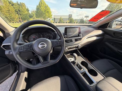 Certified 2025 Nissan Altima 2.5 S FWD image 18