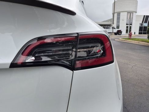 Used 2023 Tesla Model Y Performance AWD/4WD image 26
