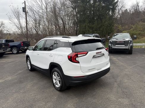Used 2024 GMC Terrain SLE w/ Driver Convenience Package image 5