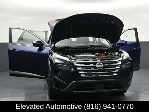 Used 2024 Nissan Rogue SV w/ SV Premium Package AWD/4WD image 35