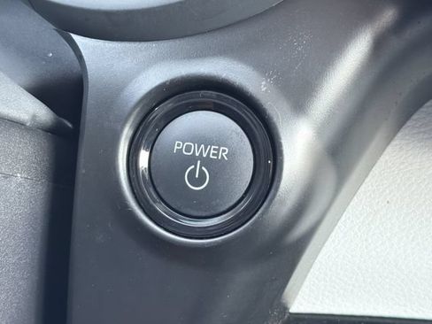 Used 2025 Toyota Sienna XLE FWD image 18