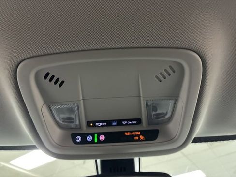 Used 2021 Chevrolet Traverse LS FWD image 31
