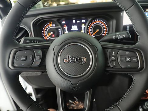 New 2026 Jeep Gladiator Rubicon w/ Technology Group image 17