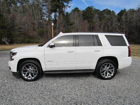 Used 2017 Chevrolet Tahoe LT image 3