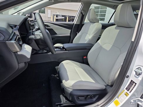 Used 2026 Toyota Camry XLE FWD image 9